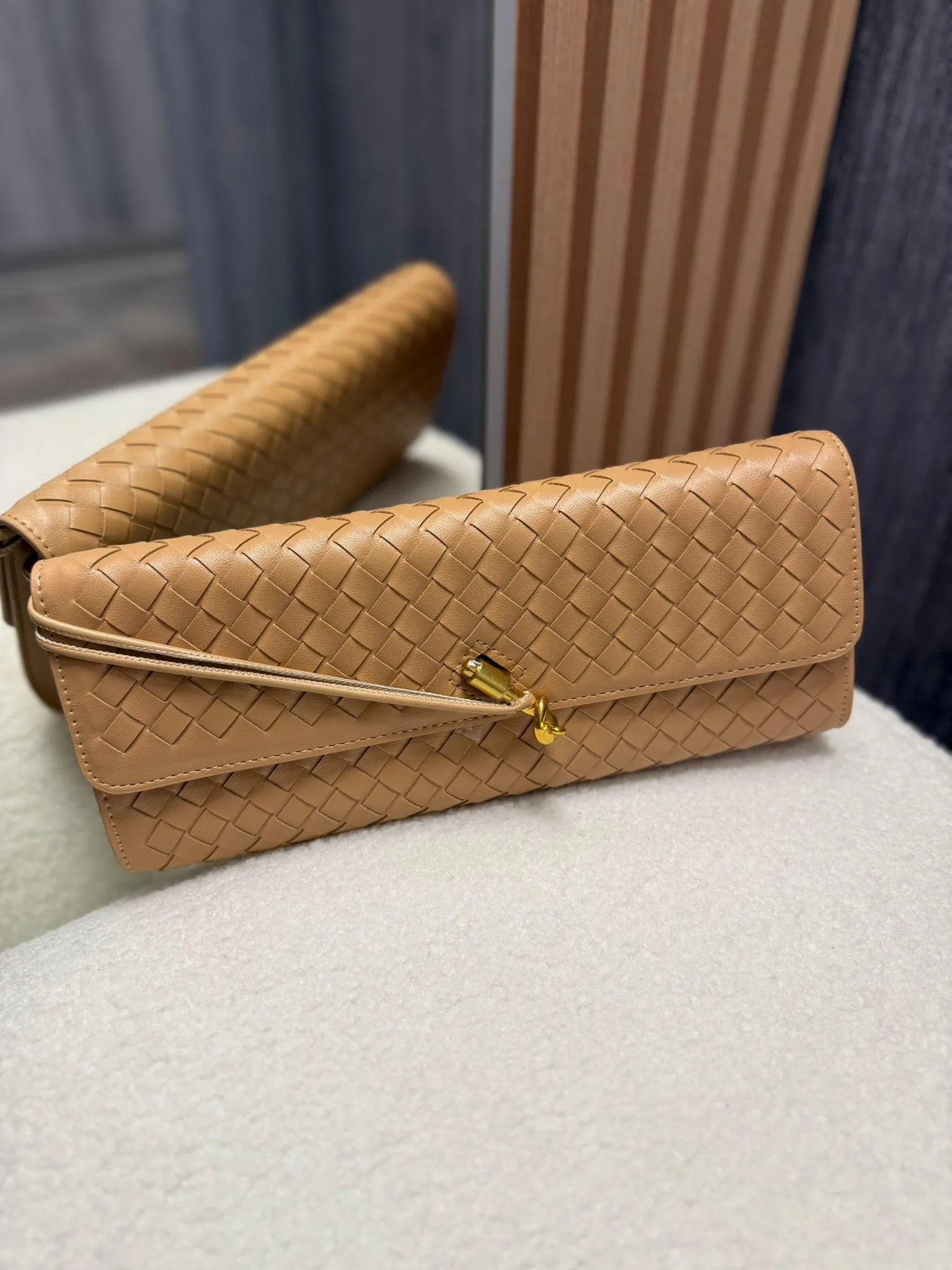 1082 Agatha clutch bag