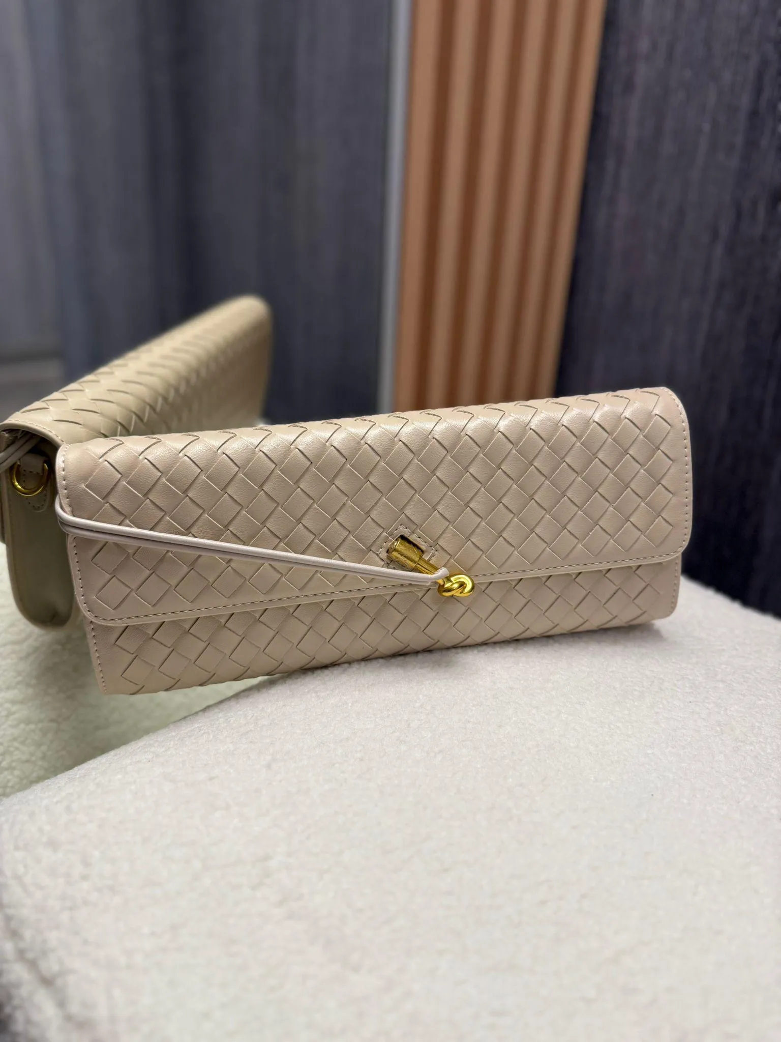 1082 Agatha clutch bag
