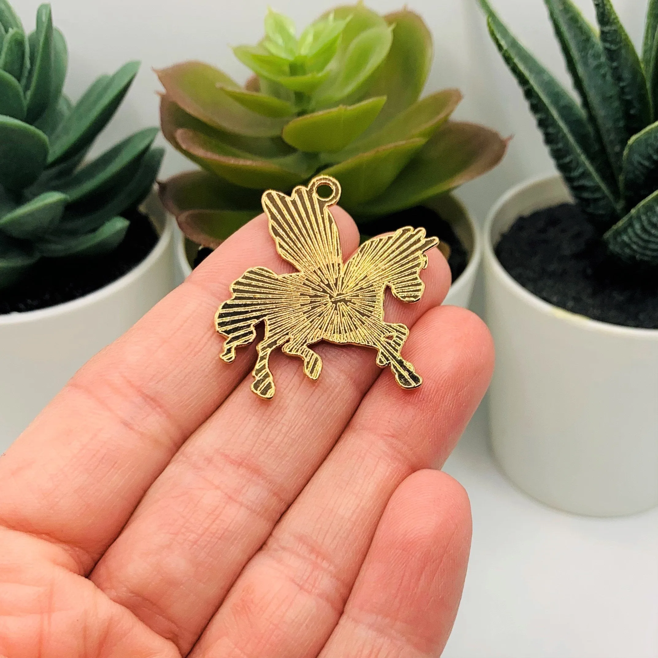 4, 12 or 25 Pieces: Blue and White Enamel Pegasus Charms