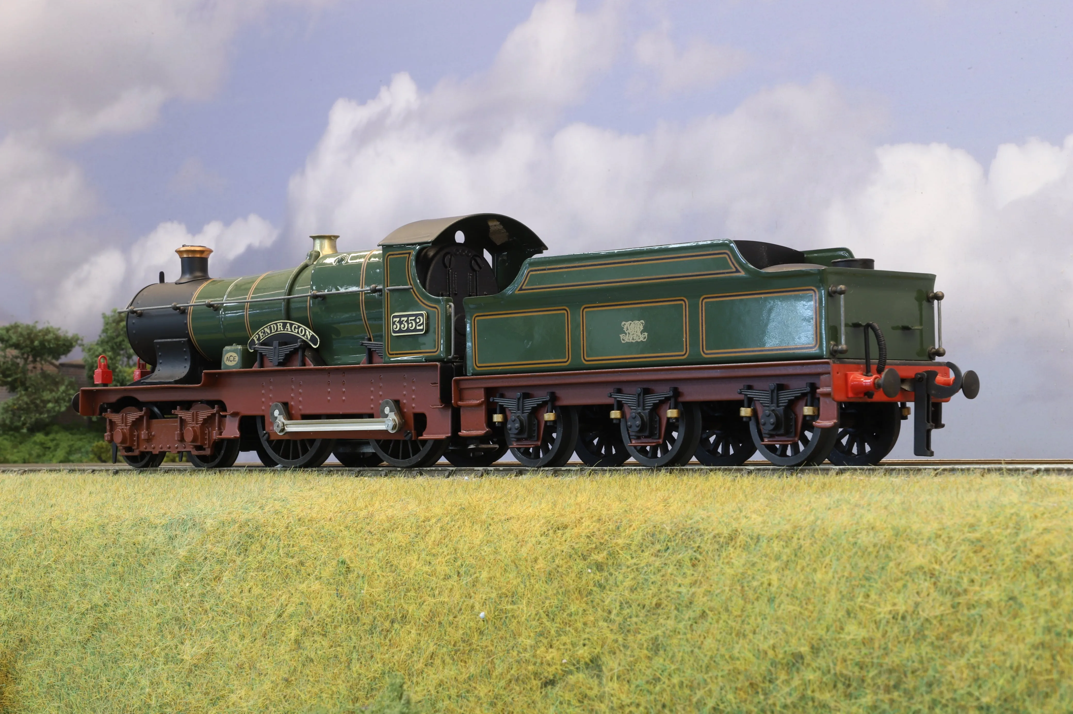 Ace Trains Coarse Scale O Gauge GWR 3300 'Bulldog' Class No. 3352 'Pendragon' Lined Green