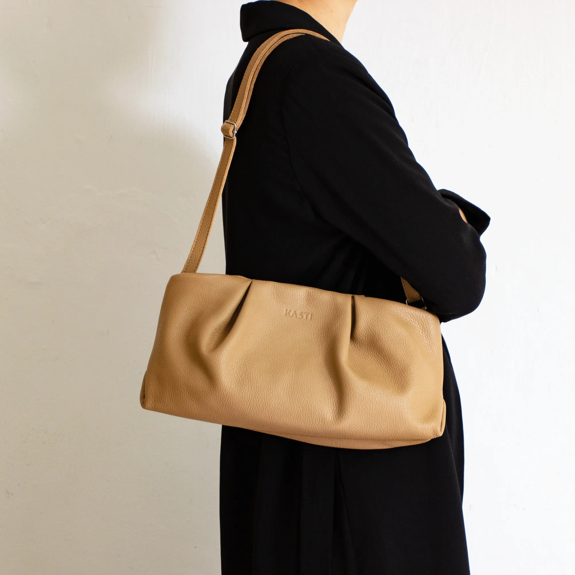 BAG FIG LARGE GRAIN LEATHER
