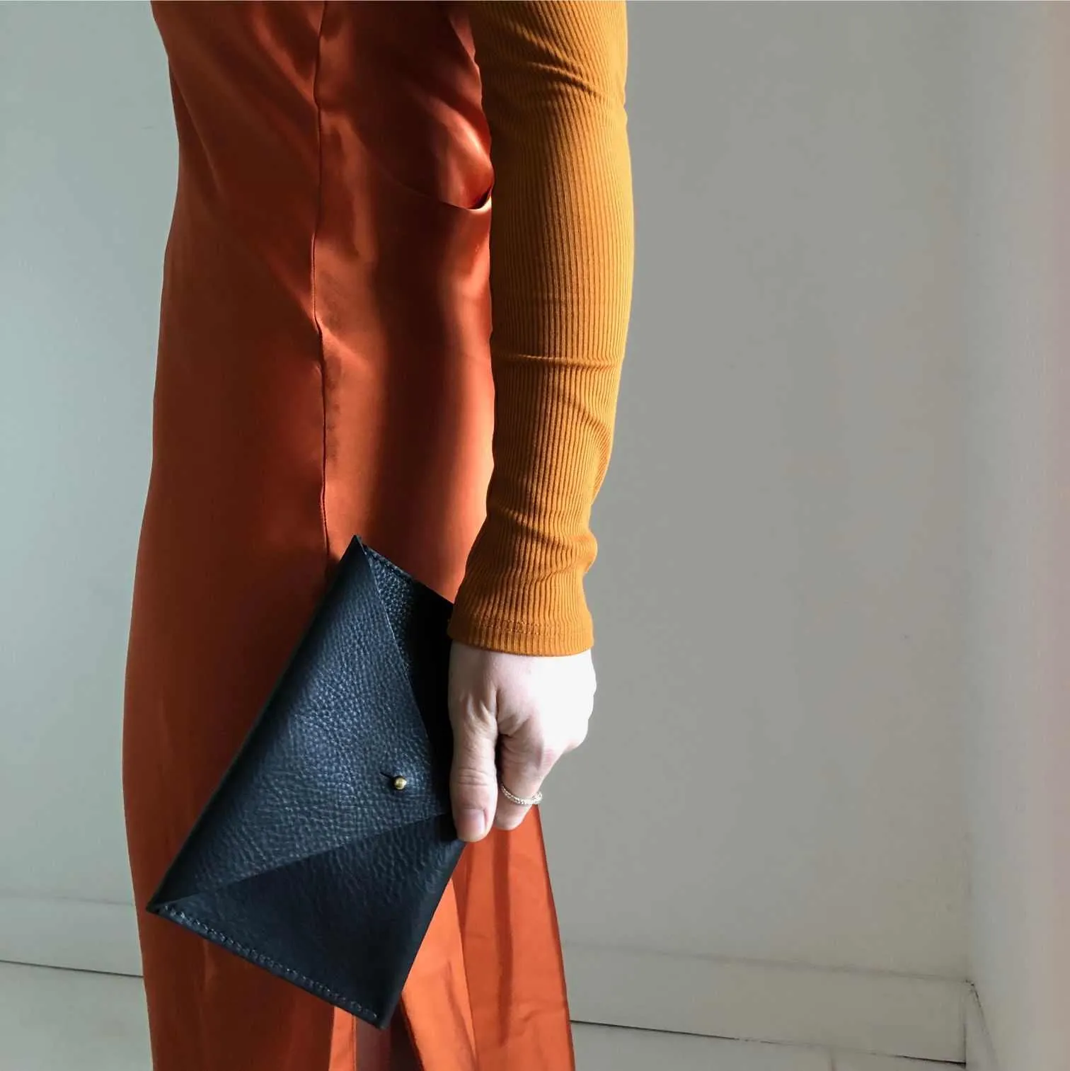 Drifter Maxi Leather Purse Wallet in Black or Tan
