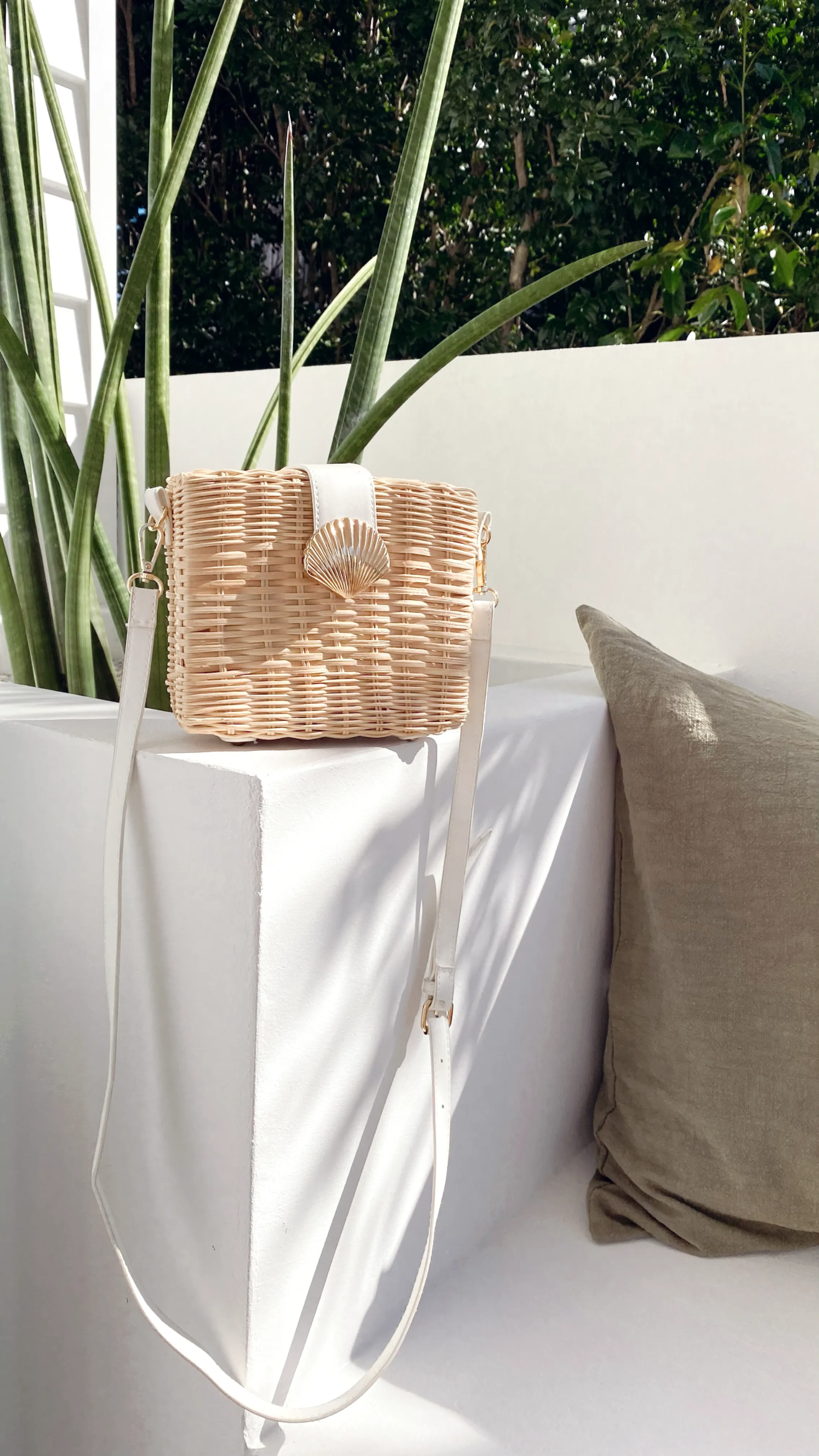 Lucinda Straw Shell Bag