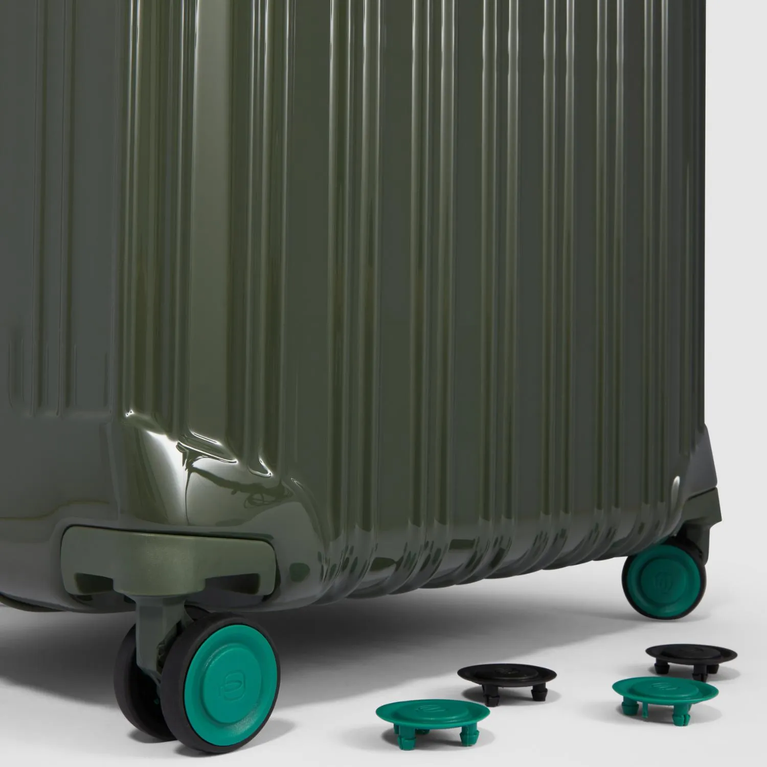 Piquadro Pq-Light Medium Size Expandable Trolley With 4 Wheels In Polycarbonate Green